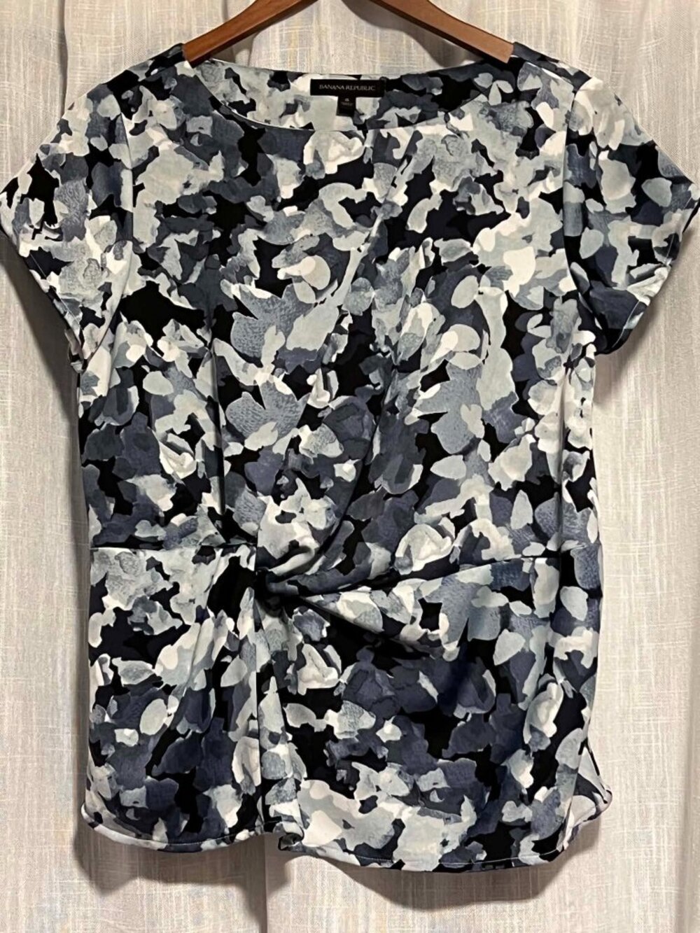 Banana Republic Short Sleeve Blouse Front Knot Design Blue Tones Size 8